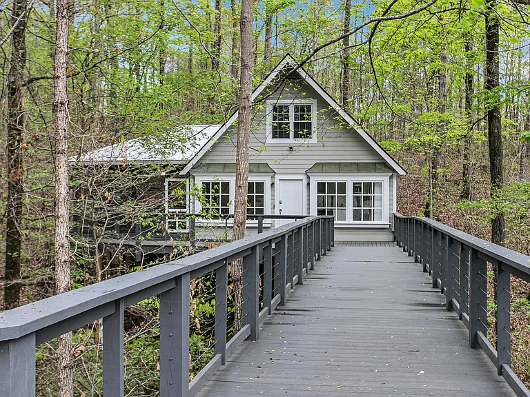 It feels like a luxury tree house!