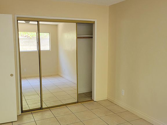 4th image of 1735 E Plaza Blvd #6