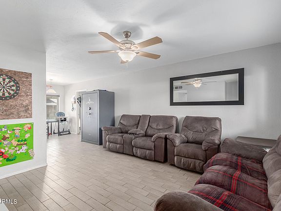 4th image of 945 W La Jolla Drive