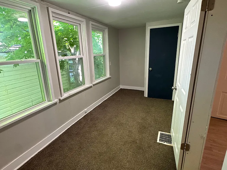 2 bed, 1.0 bath, $1,300 — Photo 4