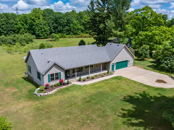 55210 24th Ave, Bangor, MI 49013