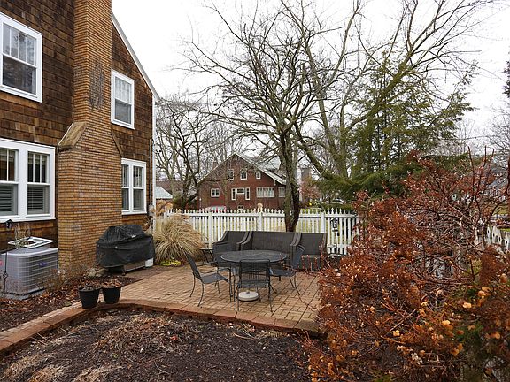 5th image of 2320 Argentina Dr SE