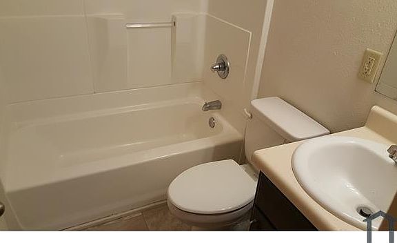 4th image of 4510 W Washington St #105