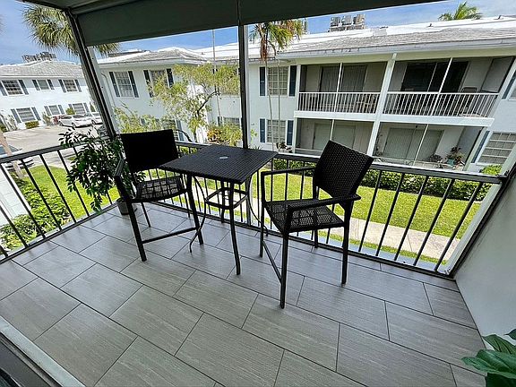 4th image of 2220 NE 68th St APT 1030
