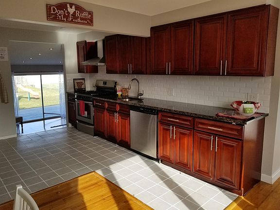 3rd image of 12 Waters Ave