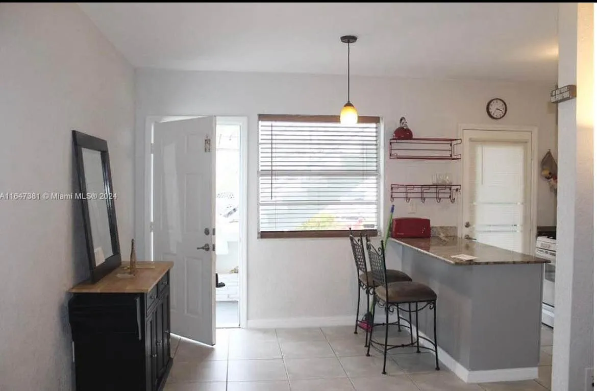 1 bed, 650 sqft, $1,900 — Photo 1