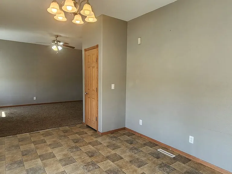 2116 Thompson Dr — Photo 21
