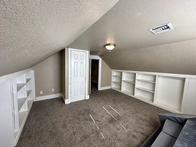 719 Asp Ave #5 — Photo 7