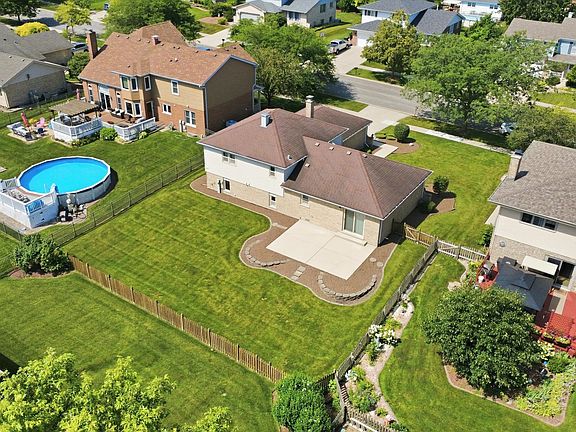 4th image of 17019 Bedford Ln