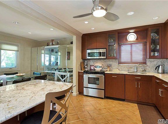3rd image of 14 Irene Ln N
