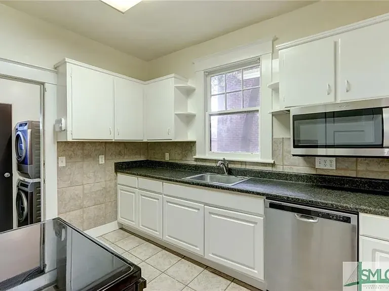505 E 48th St #A — Photo 2