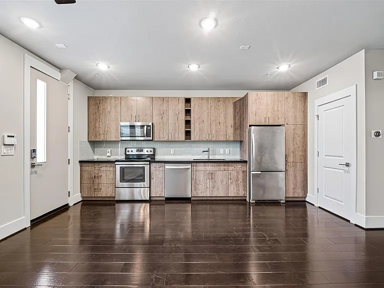2401 Crawford St #B209 — Photo 18