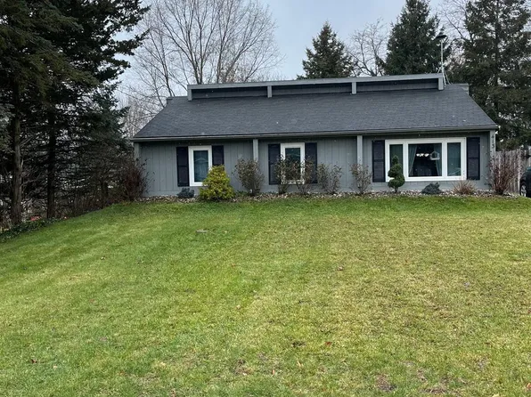 413 N East St, Perry, MI 48872