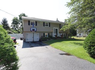 1052 Timothy Ln, Niskayuna, NY 12309