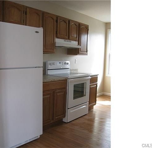 2nd image of 68 Palm St