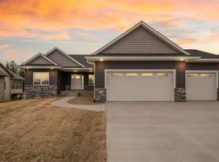 1521 Settlers Dr, Marion, IA
