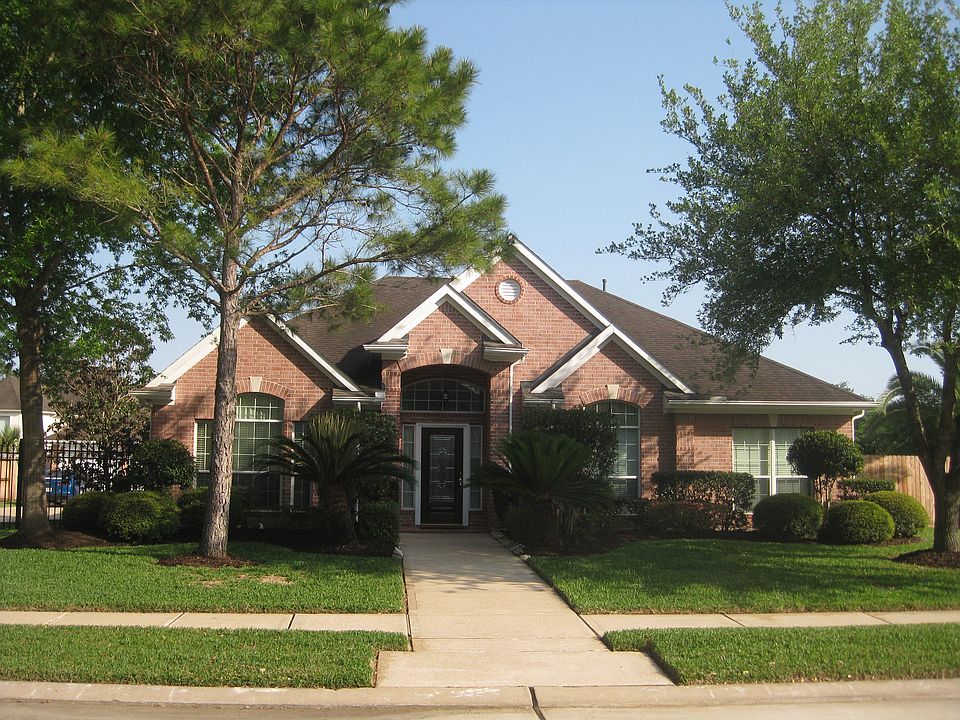 1st image of 701 Pin Oak Dr