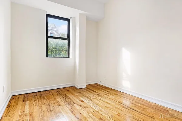 Rented by Anchor Associates | media 37