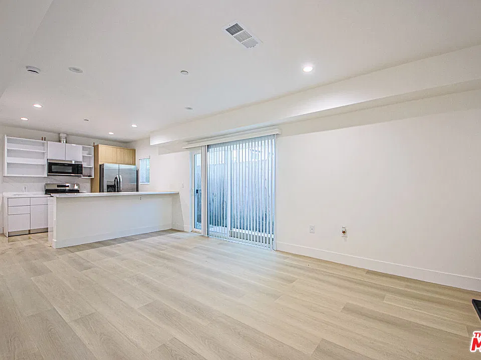 1321 N June St #3