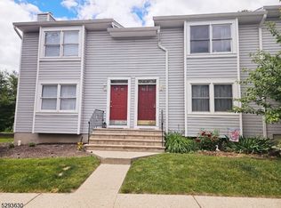 5 Village Dr, Hamburg, NJ 07419