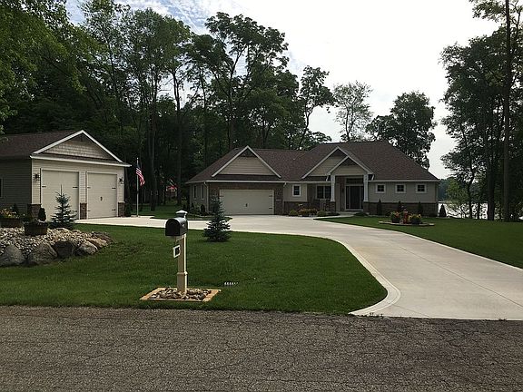 3rd image of 68915 Wildwood Dr