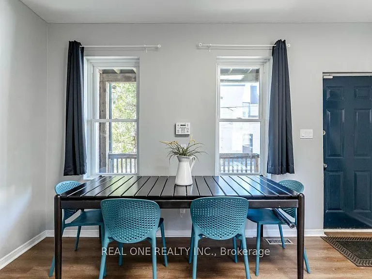 118 Queen St S #1 — Photo 15