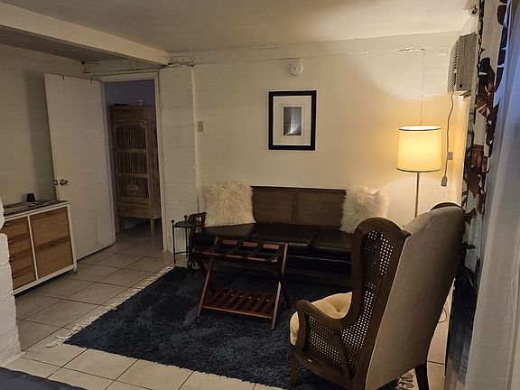 3rd image of 417 Belleville St
