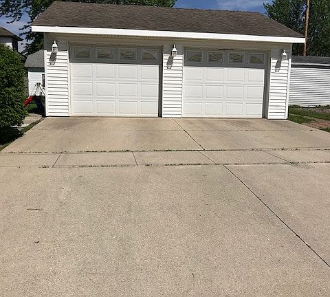 3rd image of 1122 W 3rd St