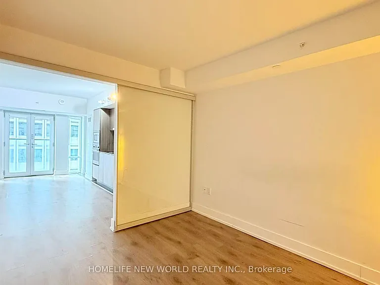955 Bay St #814 — Photo 17
