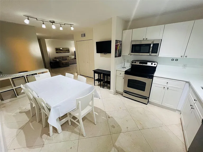 1750 James Ave #5D — Photo 16