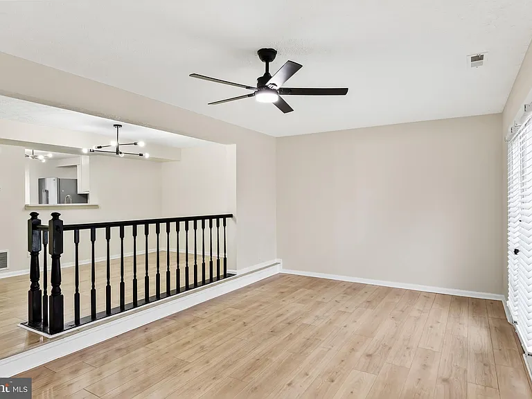 127 Villa Knoll Ct — Photo 12