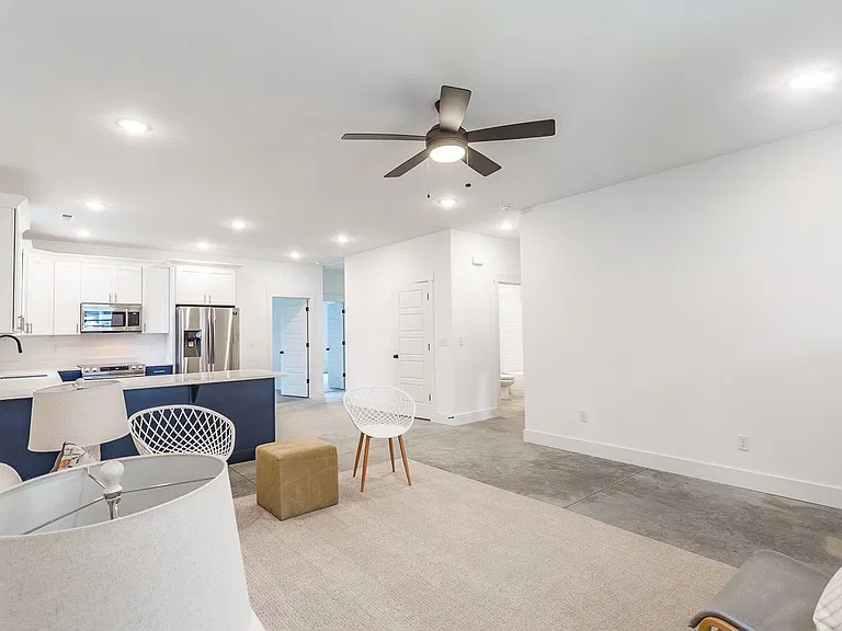 217 Vreeland St — Photo 2