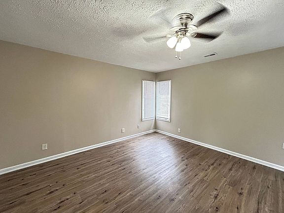 4th image of 717 Eaton Ave
