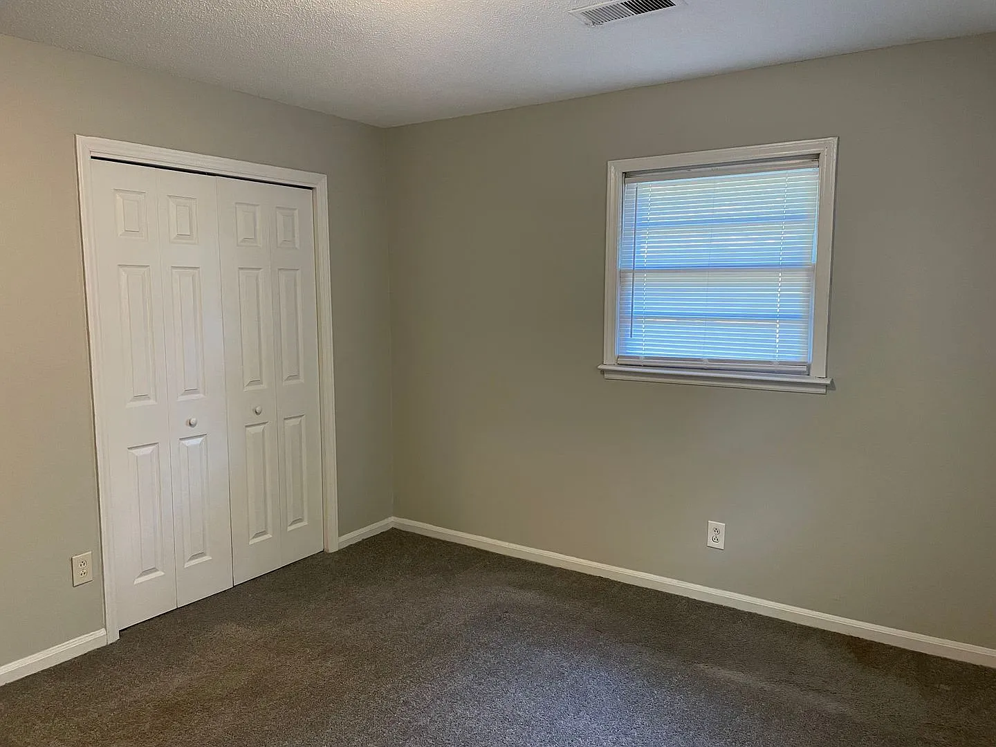 Available Now! Two bedroom apartment !! — Photo 4
