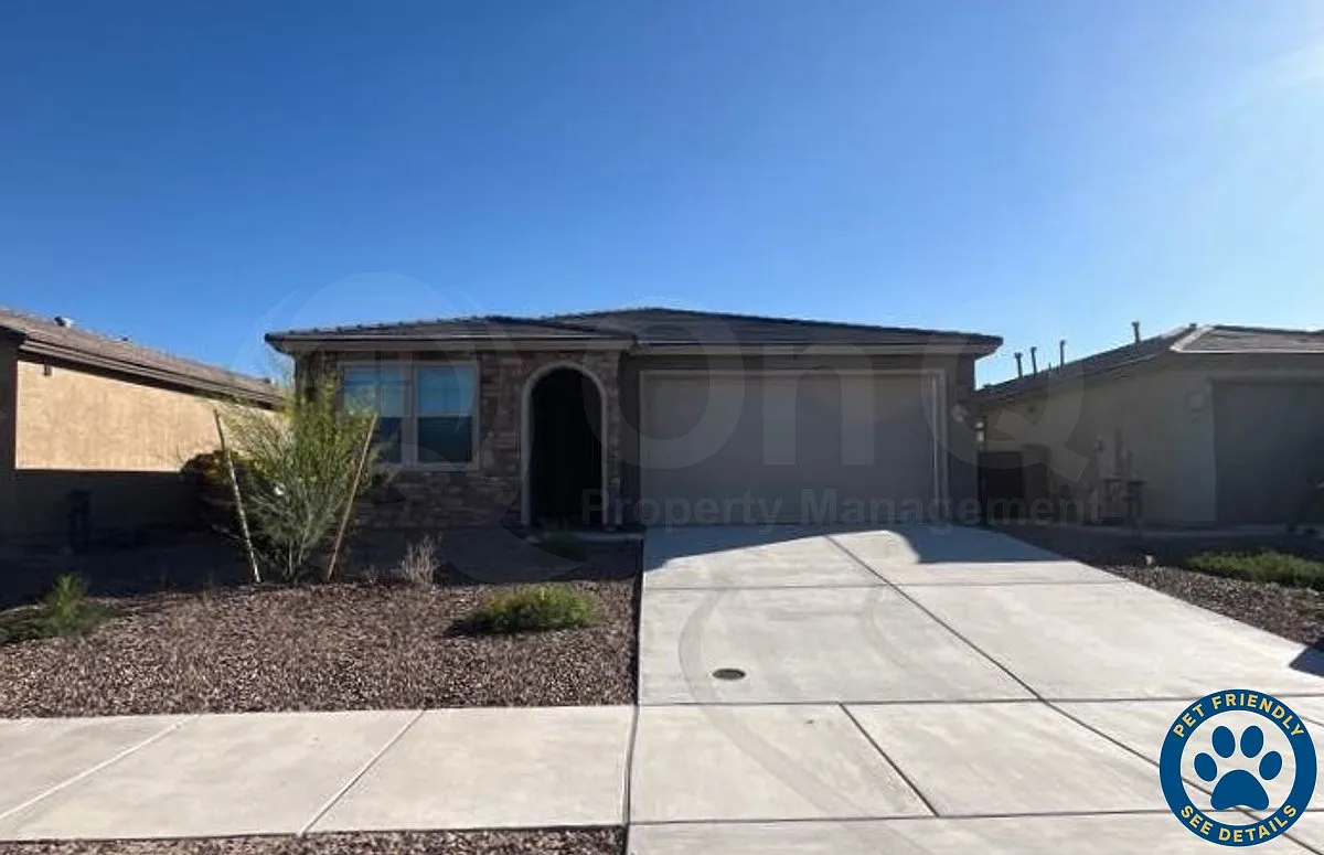 4 bed, 2.0 bath, 1834 sqft, $2,295 — Photo 1