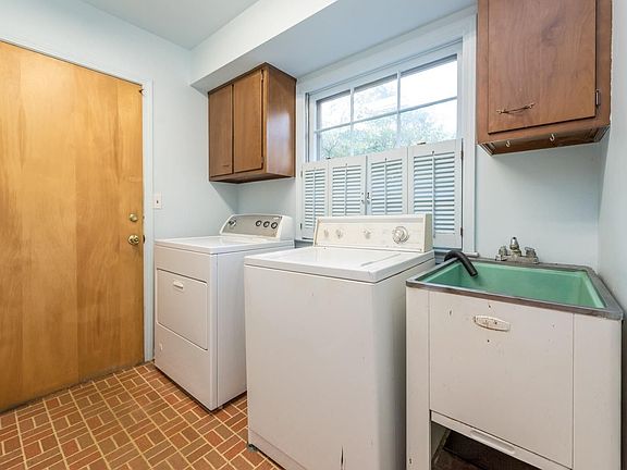 3rd image of 428 Onaway Pl