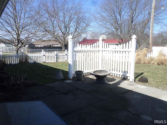 3rd image of 922 Arthur St