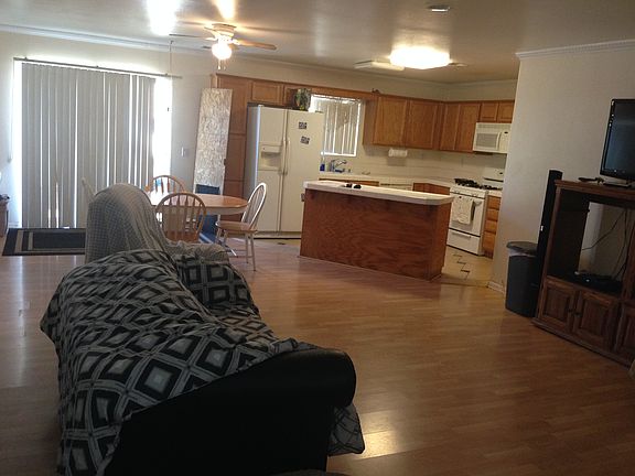 4th image of 395 Manor Dr.