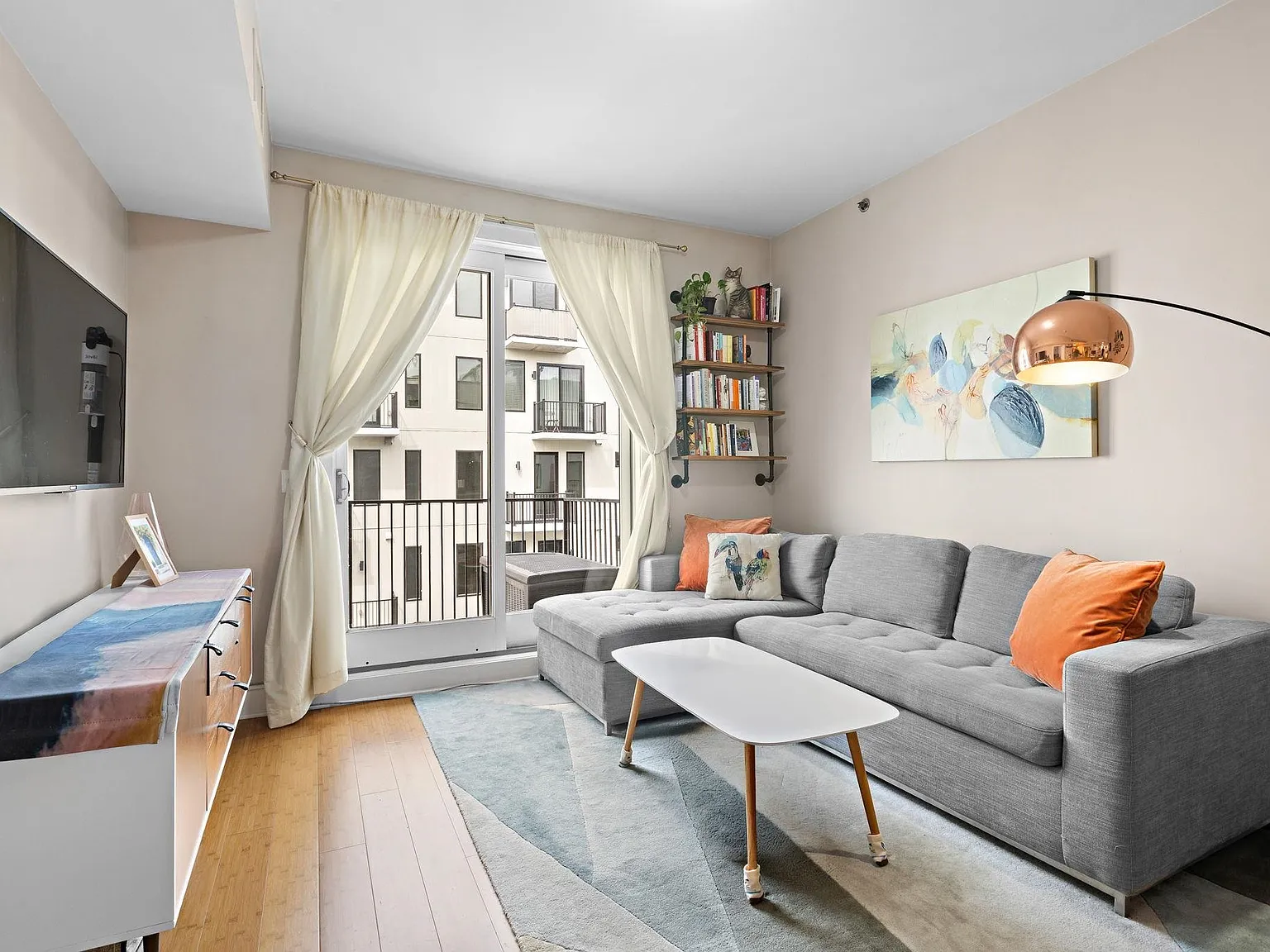 1 bed, 1.0 bath, 800 sqft, $3,600 — Photo 2