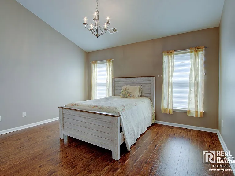 97 Avonshire Dr — Photo 10