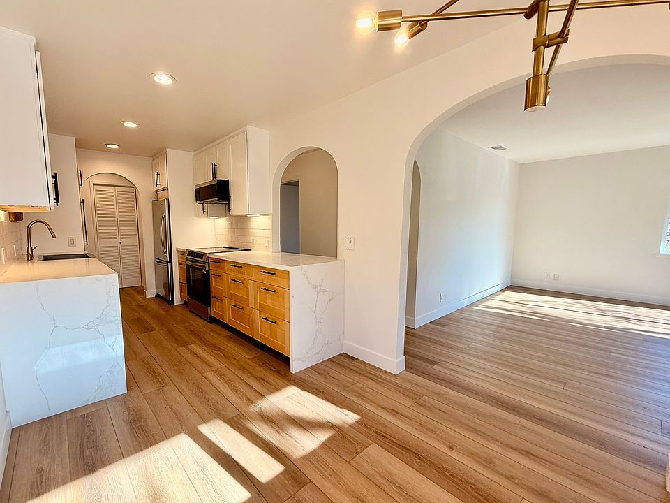 Unique remodeled apartment combining modern amenities with vintage comfort