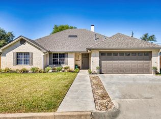 205 Edgewood Dr, Fredericksburg, TX 78624