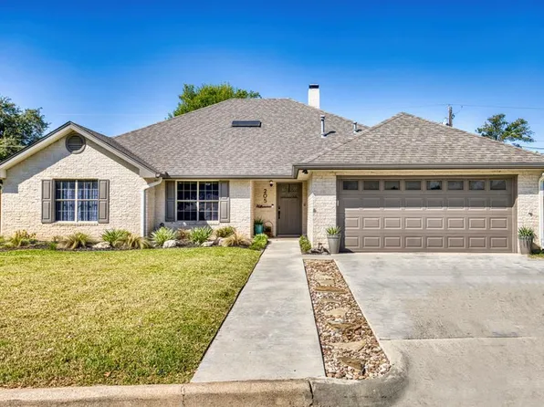 205 Edgewood Dr, Fredericksburg, TX 78624