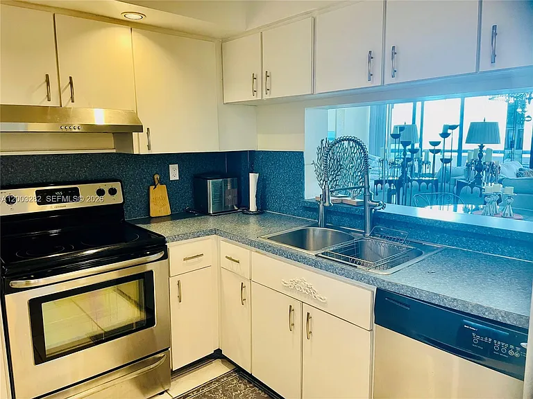 2555 Collins Ave #1805 — Photo 7