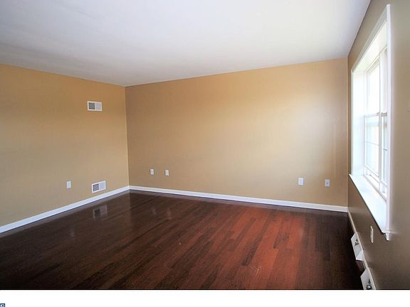4th image of 417 W Mulberry St