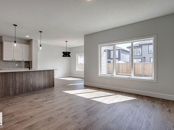 5th image of 53 Sumac Close