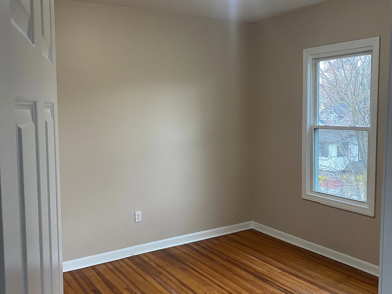 3 bed, 1300 sqft, $2,400 — Photo 3