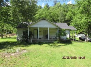 2605 Garretts Fork Rd, Chapmanville, WV 25508