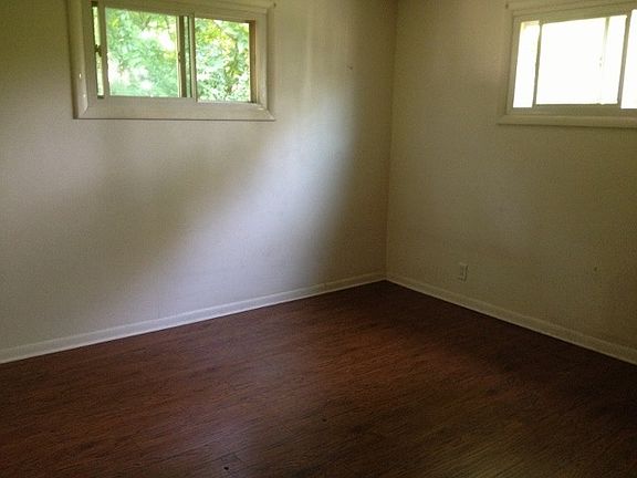 3rd image of 464 Sherman Pl