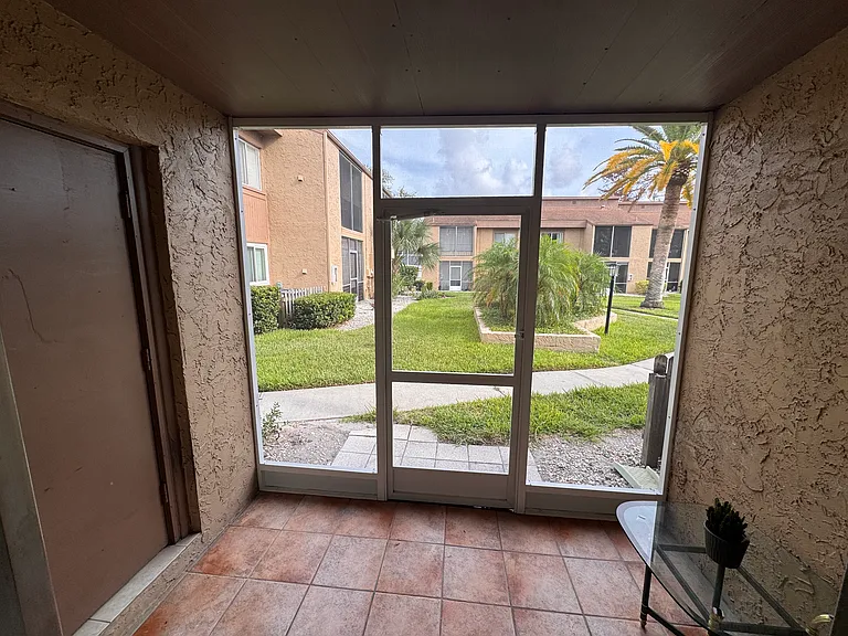 1575 Greenlea Dr #1 — Photo 16
